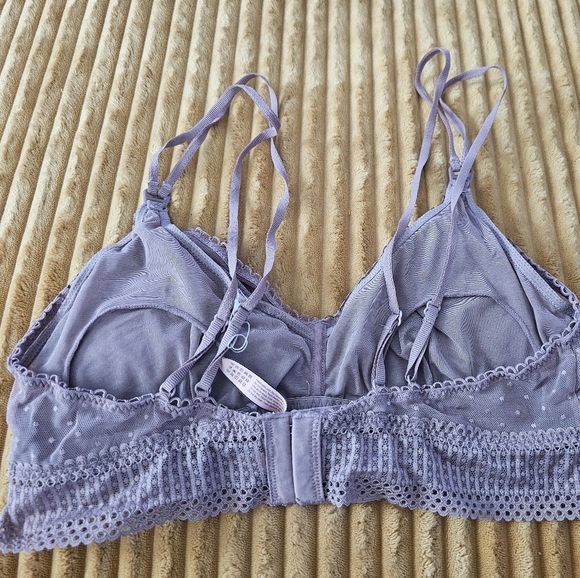 Lace Bralette in Gray - Picture 6 of 10
